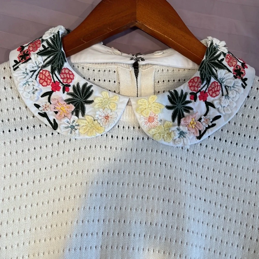 Alice and Olivia size L blouse with accent removable color - Picture 6 of 8